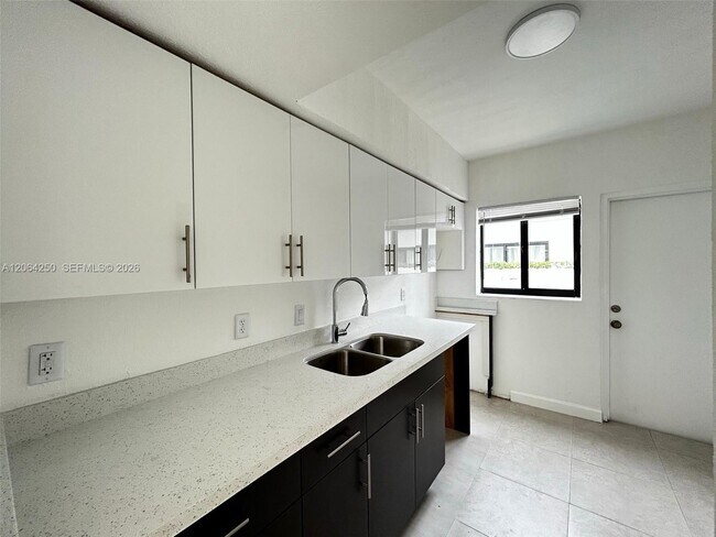 Building Photo - 875 80th St