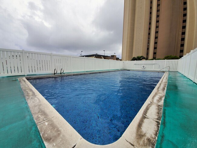 Building Photo - For Rent | Full Size Studio Apartment with...