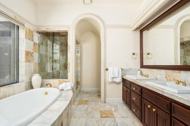 Building Photo - 14215 Killarney Dr