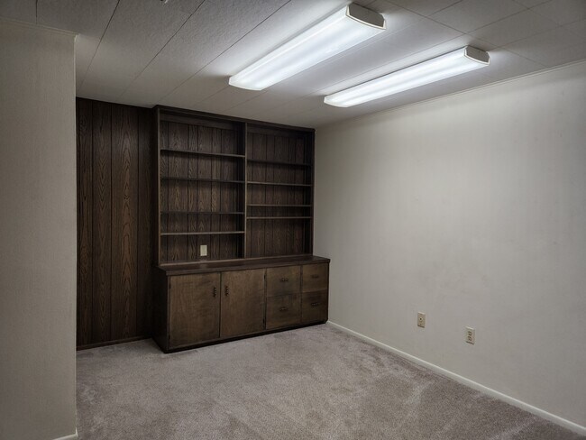 Building Photo - 2410 W 20th Street Rd