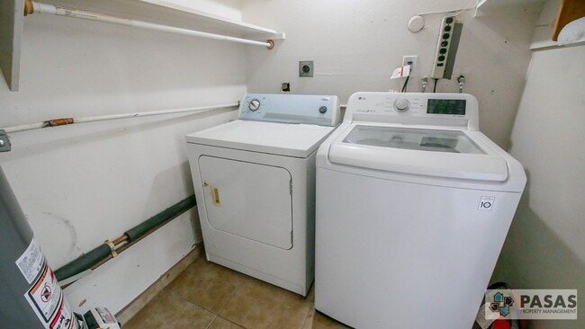 Building Photo - Point Loma Condo - Single-Story End Unit with Sunroom & 2 Covered Parking Spots