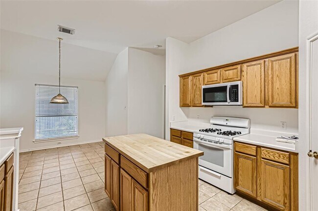 Building Photo - 3948 Artesia Bend