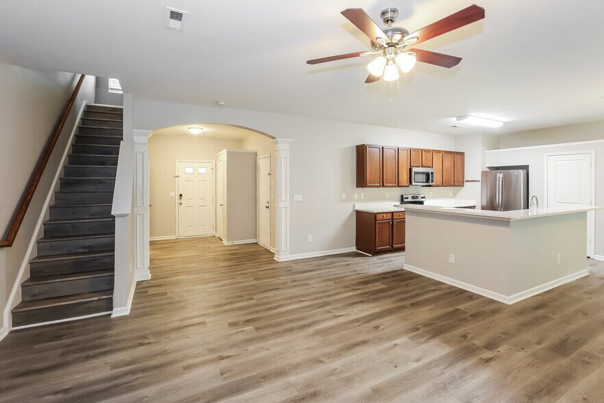 Building Photo - 7107 Lighted Way Ln