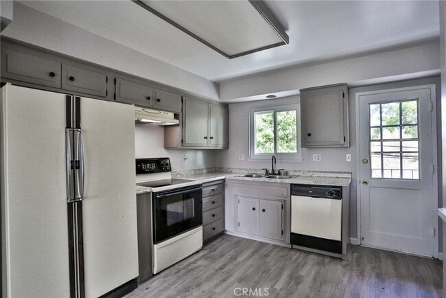 Building Photo - 16862 Coach Ln