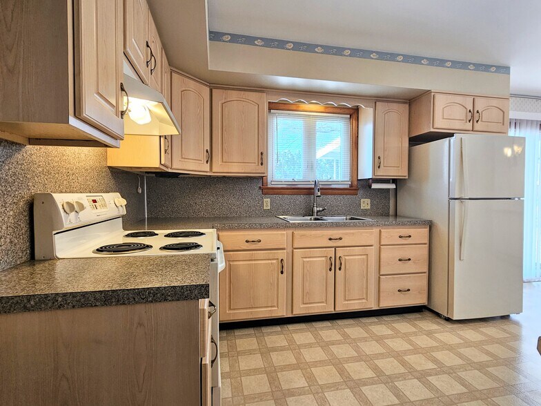 Building Photo - 1007 Lilac Ln