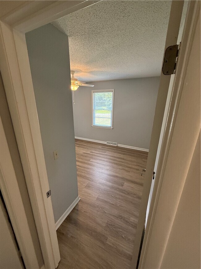 Building Photo - 112 Lynwood Dr