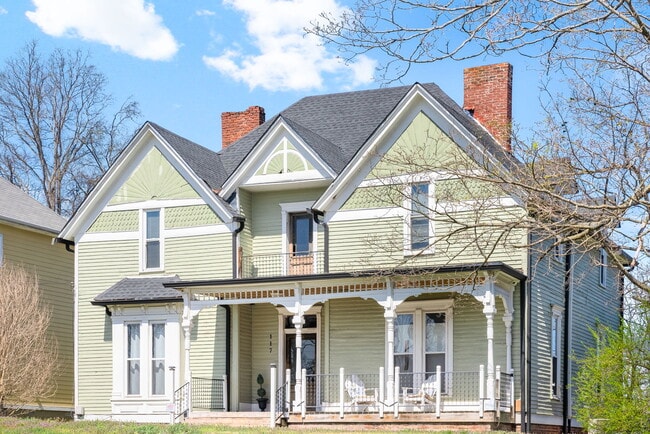 Building Photo - 117 Marion St