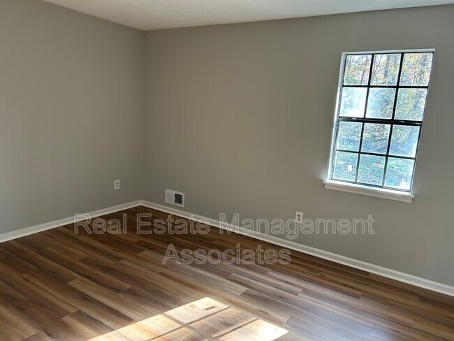 Building Photo - 1216 High Falls Rd