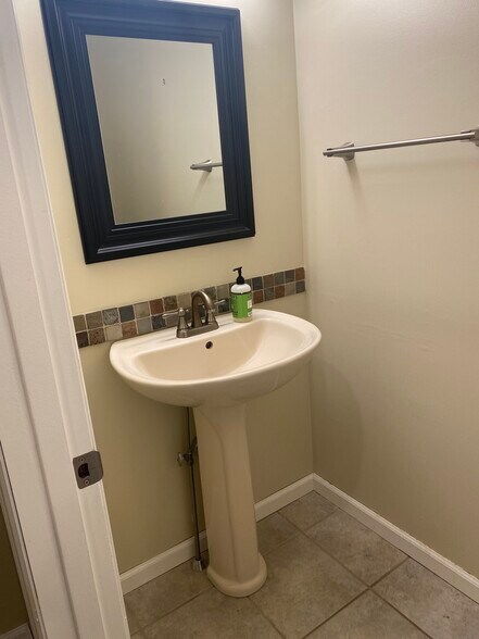 Building Photo - 1585 Stone Mansion Dr