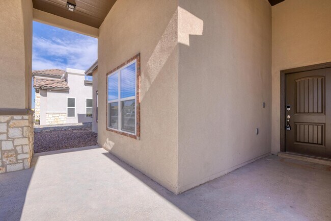 Building Photo - 2816 Sammy Cervantes St