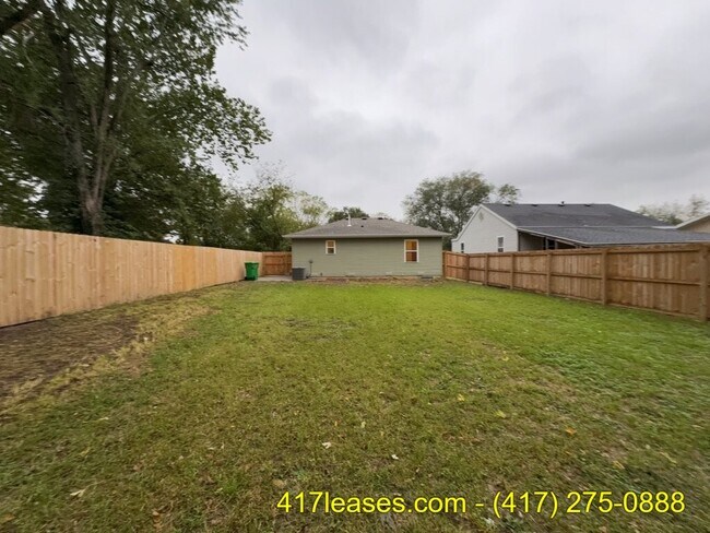 Building Photo - 2618 N Pierce Ave