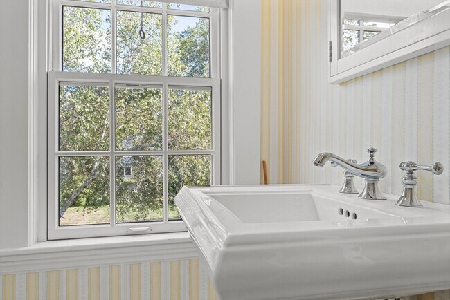 Building Photo - 84 Mt Pleasant Ave