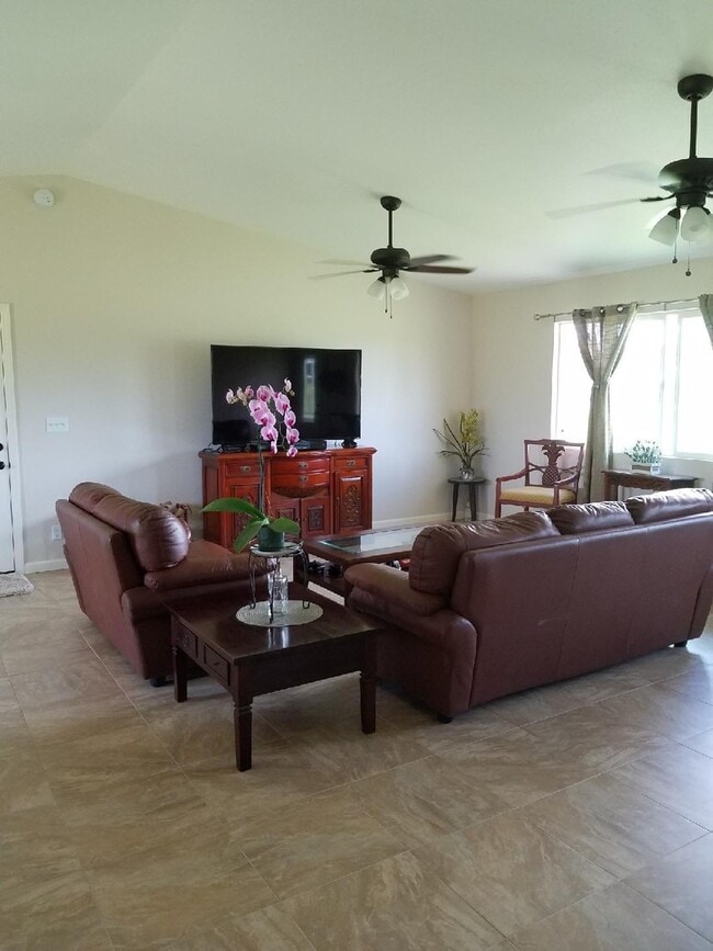 Building Photo - 17-451 Volcano Rd. Kurtistown, HI 96760