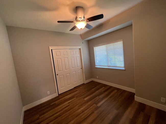 Building Photo - Great Three Bed House in Cul-De-Sac Neighb...