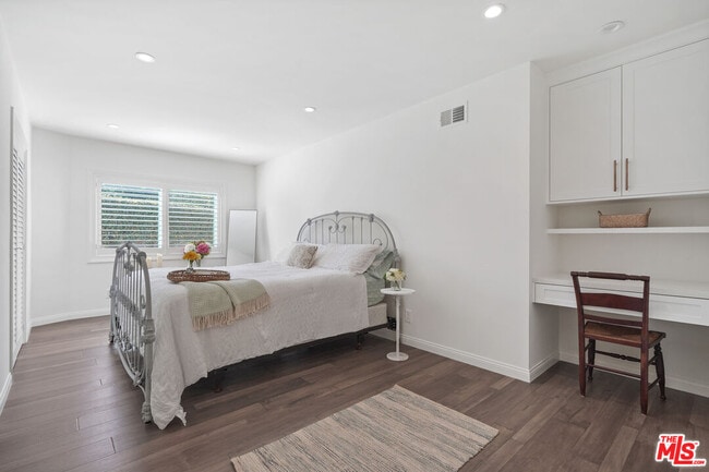 Building Photo - 4875 Bluebell Ave
