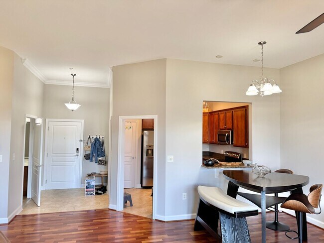 Building Photo - NEWPORT NEWS - STUNNING APARTMENT IN  THE POINT AT CITY CENTER