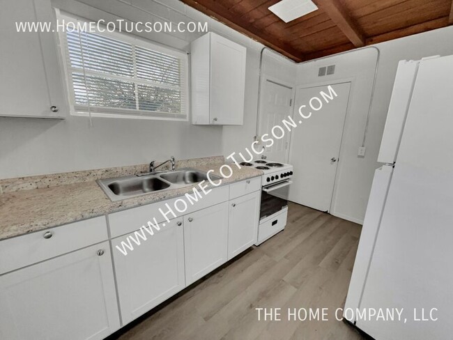 Building Photo - Charming One-Bedroom Home on a Large Corne...