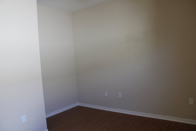 Building Photo - "Stunning 3 Bed/2 Bath Home with Lake View...