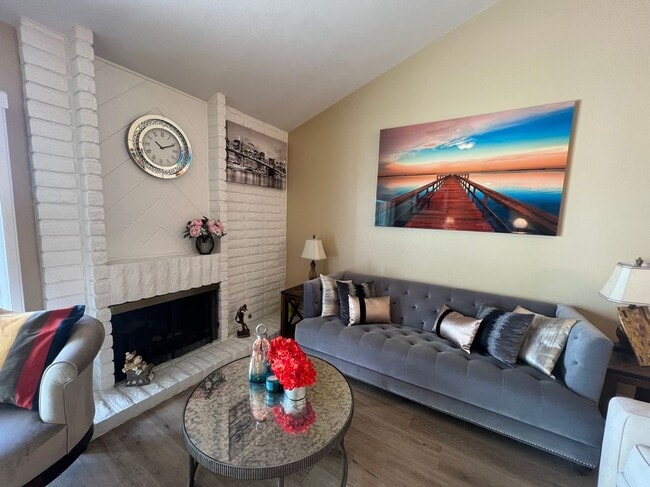 Building Photo - 5 Coldstream, 47