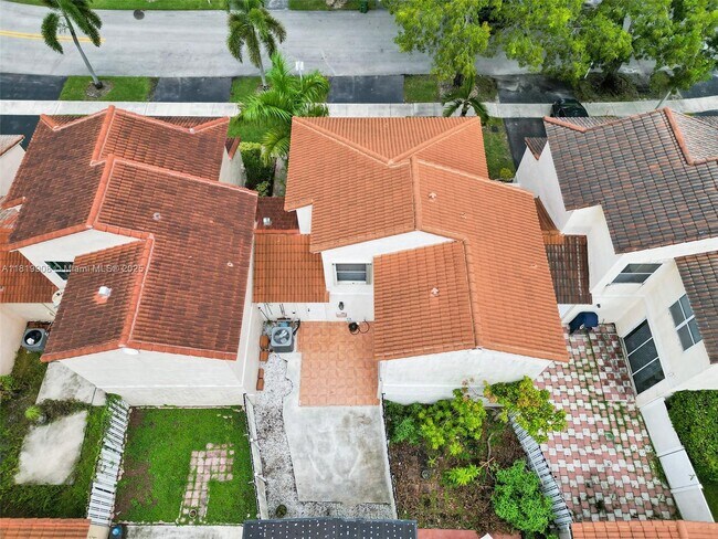 Building Photo - 17954 SW 10th Ct