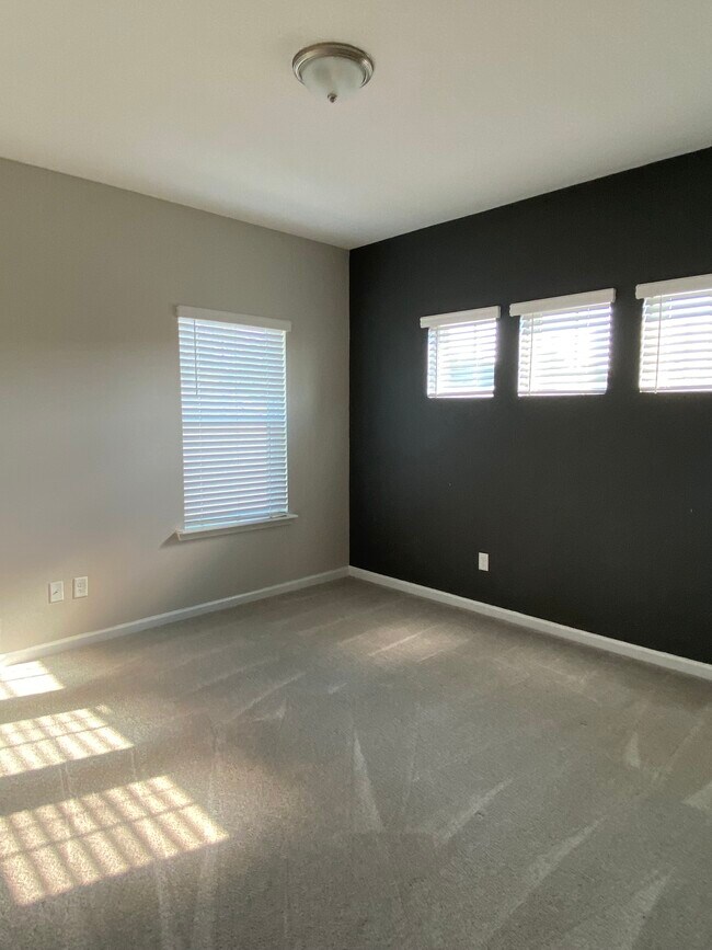 Building Photo - 2175 Eagle Talon Cir