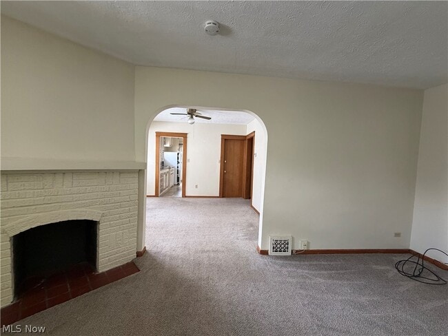 Building Photo - 1605 Larchmont Ave