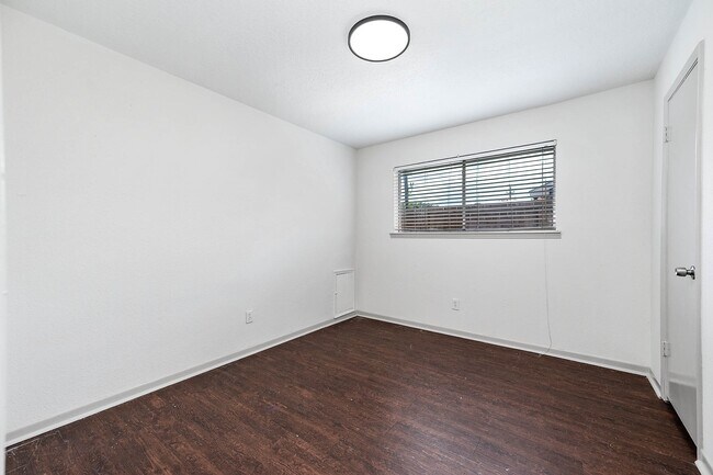 Building Photo - 10230 Trade Winds Dr