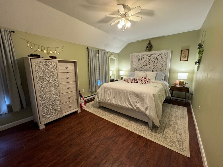 Master bedroom - 3 Greenfield Dr