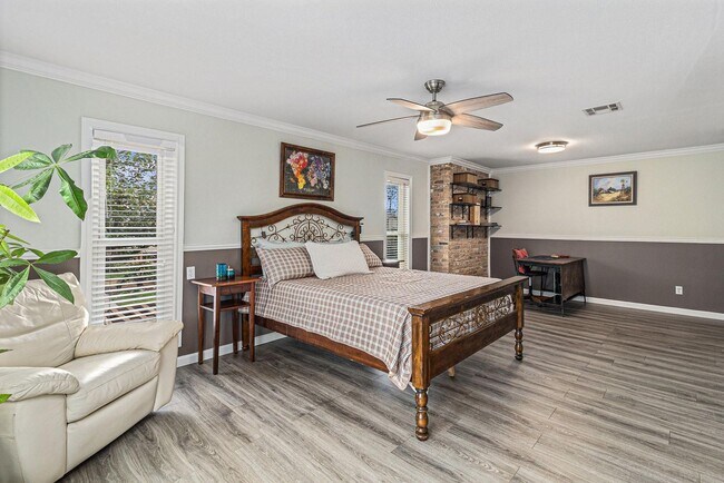 Building Photo - Updated 2-Bed, 2.5-Bath Patio Home Near Up...