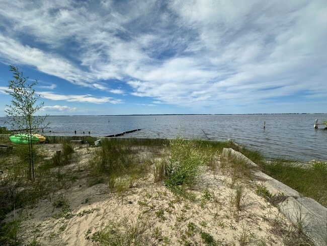 Building Photo - 190 Rogers Rd