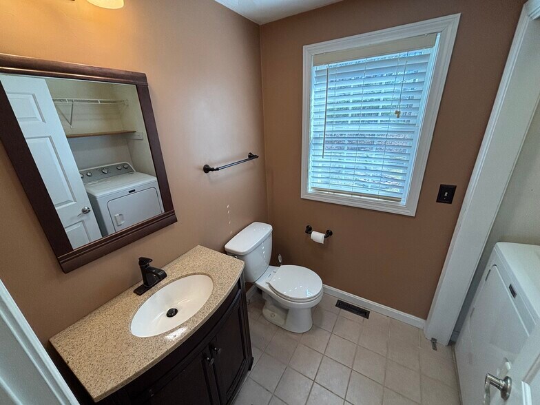 Building Photo - 30 Alfred St