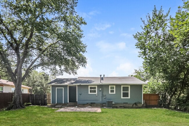 Building Photo - 3 BR/1BA | Newly Renovated Single Family Home | 1-Car Garage Parking | Gated backyard