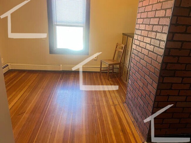Building Photo - Spacious 1-Bedroom with Washer/Dryer in Unit!