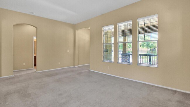 Building Photo - 4163 N Evergreen St