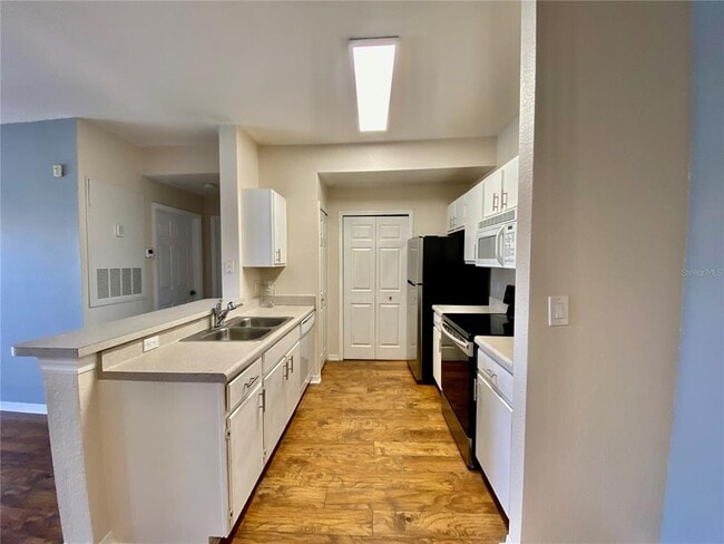 Building Photo - 5467 Vineland Rd