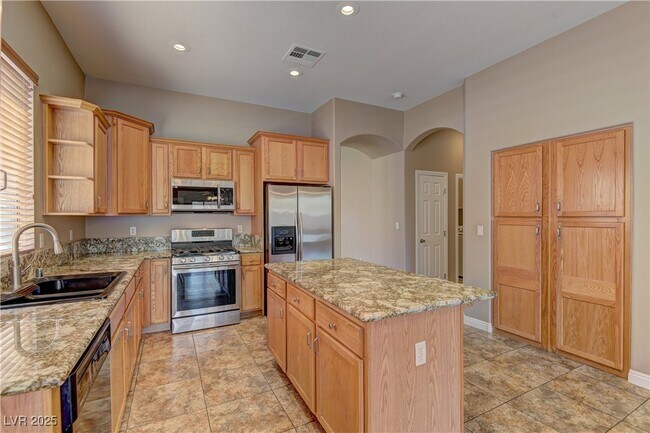Building Photo - 10876 Scamadella St