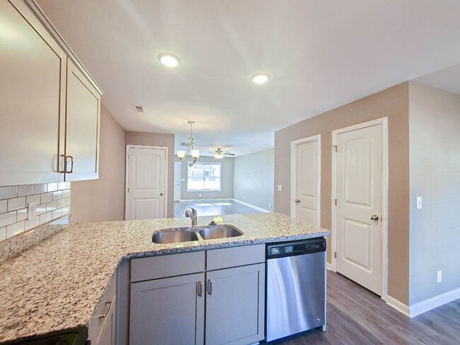 Building Photo - Pet Friendly Two Bedroom!