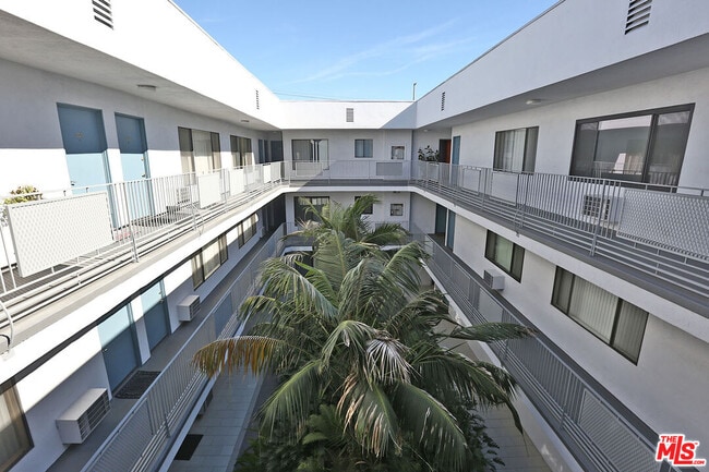 Building Photo - 1930 N Vermont Ave