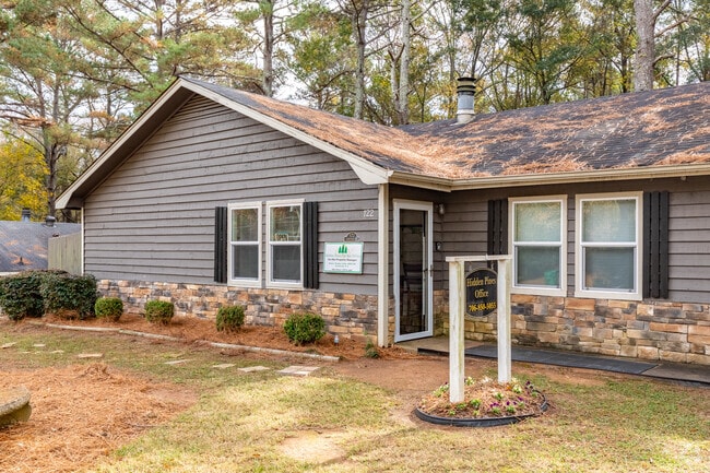 Building Photo - Hidden Pines