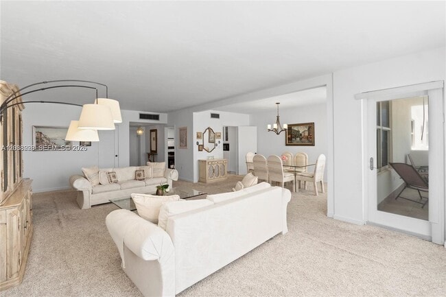 Building Photo - 5001 Collins Ave