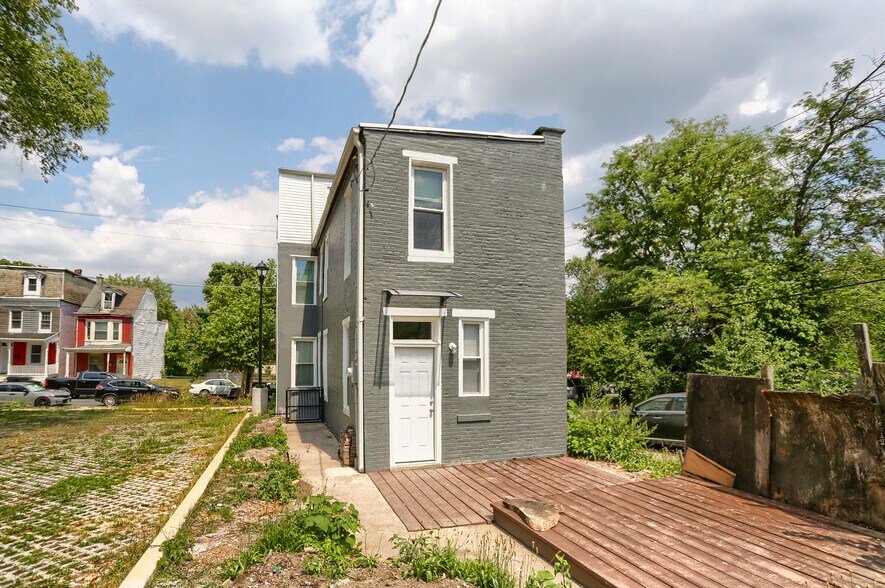 Building Photo - 2122 Jefferson St