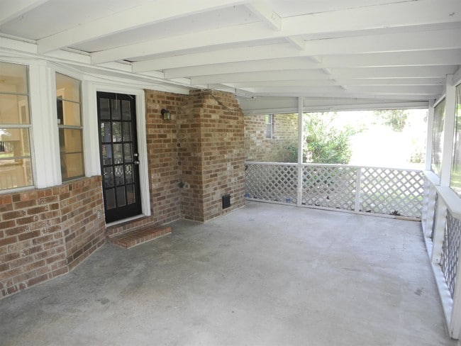 Building Photo - 26 Beaver Run Dr