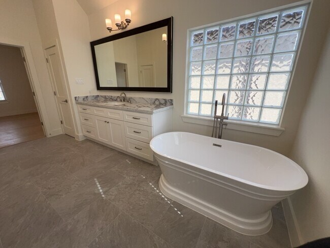 Building Photo - 10607 Enclave Shadows Ct