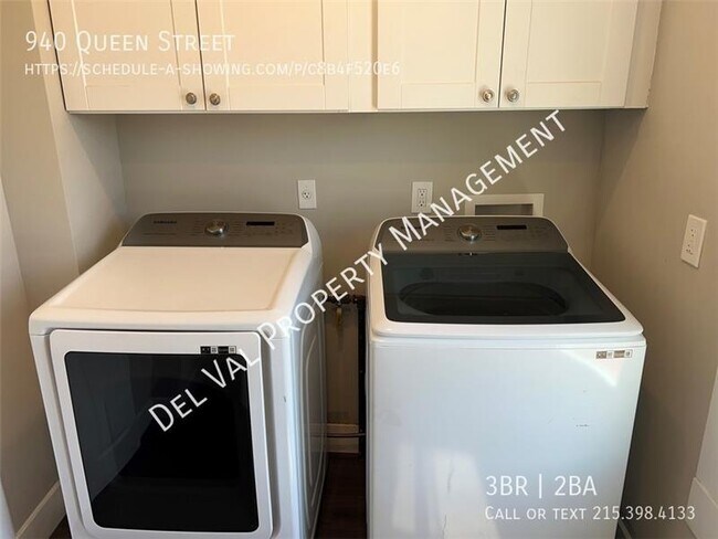 Building Photo - 940 Queen St