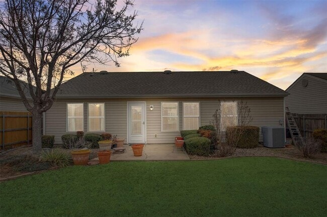 Building Photo - Amazing 3bed 2 Bath 2 Car Garage in Marble Leaf Addn Edmond OK