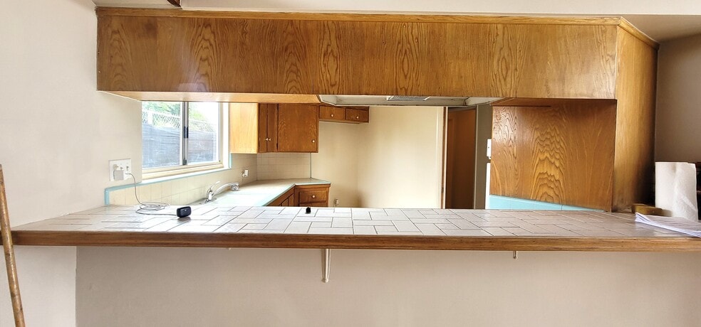 HOUSE - 218 W Carson St
