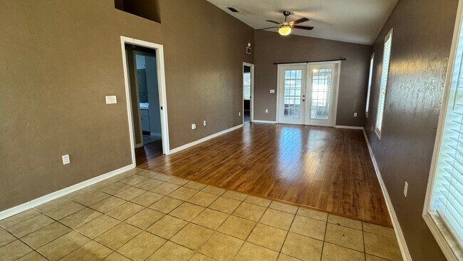 Building Photo - 2122 NE 39th Ave
