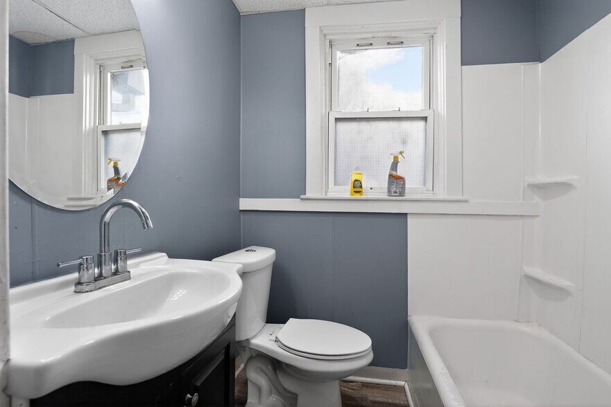 Building Photo - 217 Reifert St