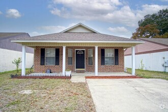 Building Photo - 3 / 2 cottage home in NE Pensacola with a ...