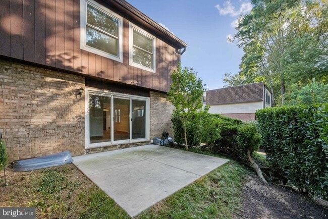 Building Photo - 12260 Greenleaf Ave